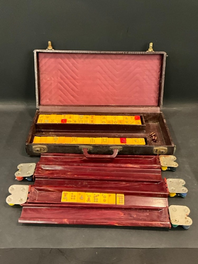 Vintage Bakelite Mahjong Game Set. As seen in photograph preview. (1 of 4)