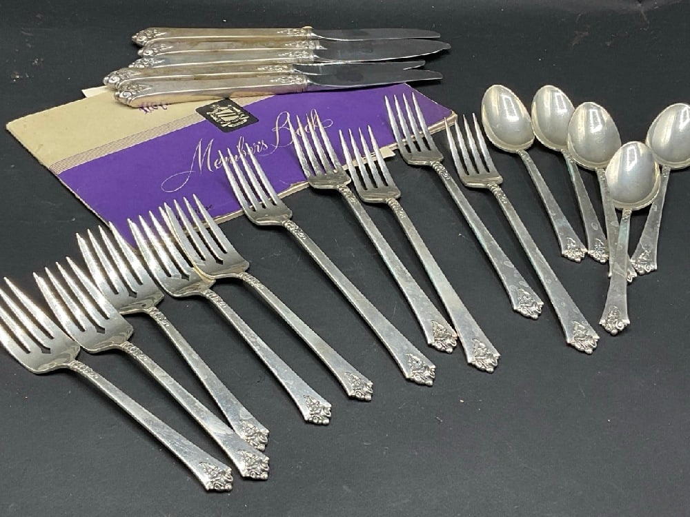 32pc. Royal Crest Castle Rose Sterling Silver Flatware (1 of 4)