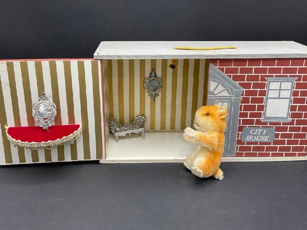 Steiff “City Mouse House?? Made For FAO Schwartz. Made in Germany. Good Condition, Please See: Steiff “City Mouse House” Made For FAO Schwartz. Made in Germany. Good Condition, Please See Preview Photographs ( noted chip on top rear corner)Dimensions:13” L x 4 1/2” D x 7&rdq