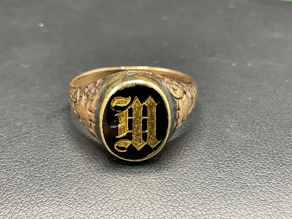 Late Victorian 9ct. Gold Initial Ring - 2