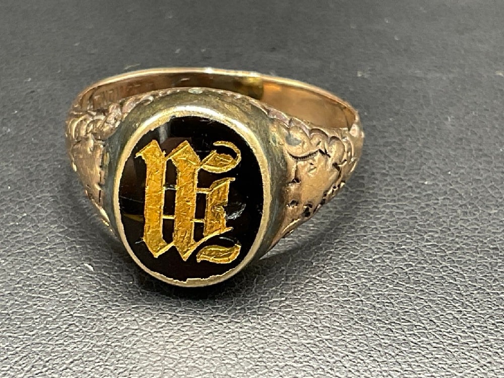 Late Victorian 9ct. Gold Initial Ring - 4