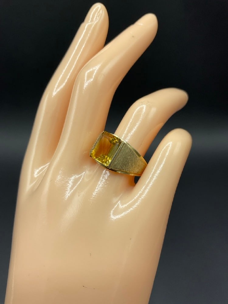 10K Yellow Gold Citrine Lady's Ring.''Size 8.5.Total weight: 4 grams. (1 of 3)