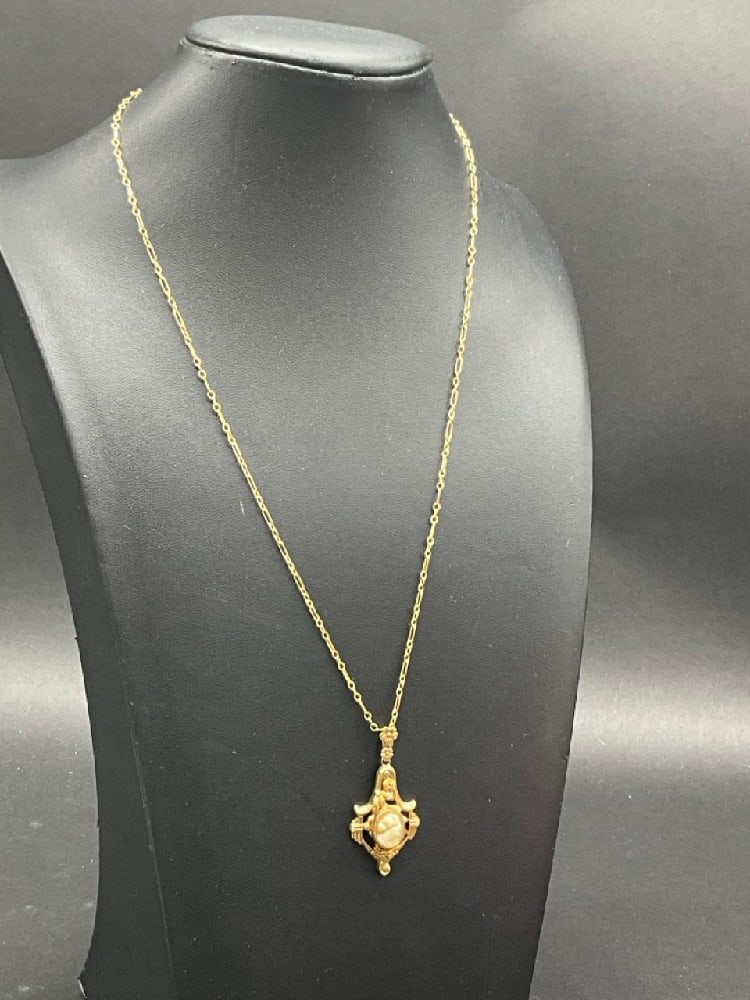 Vintage Estate Gold Cameo Pendant and 19" Necklace. Chain is 14K yellow gold and pendant is 10K.: Vintage Estate Gold Cameo Pendant and 19" Necklace. Chain is 14K yellow gold and pendant is 10K. Please see photograph preview. Dimensions: 1 1/2” x 3/4” Total weight: 3.3 grams14K- 1.45 g