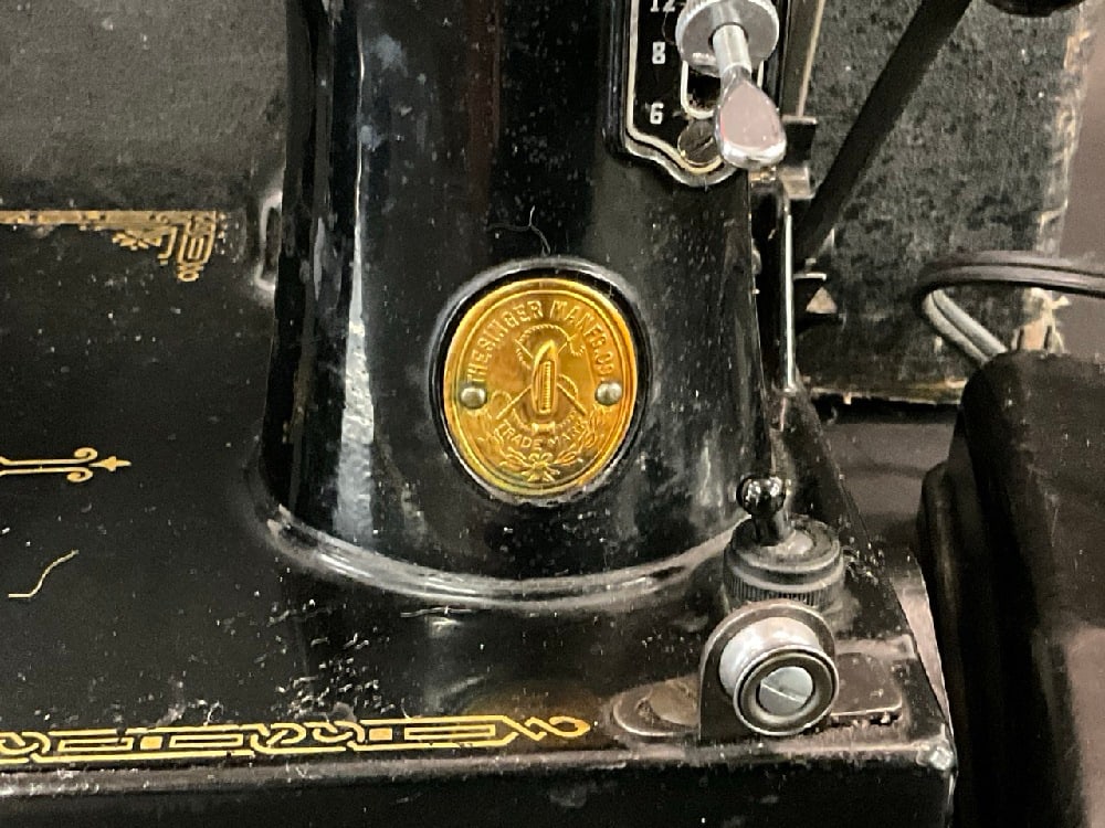 Singer Featherweight Sewing Machine - 2