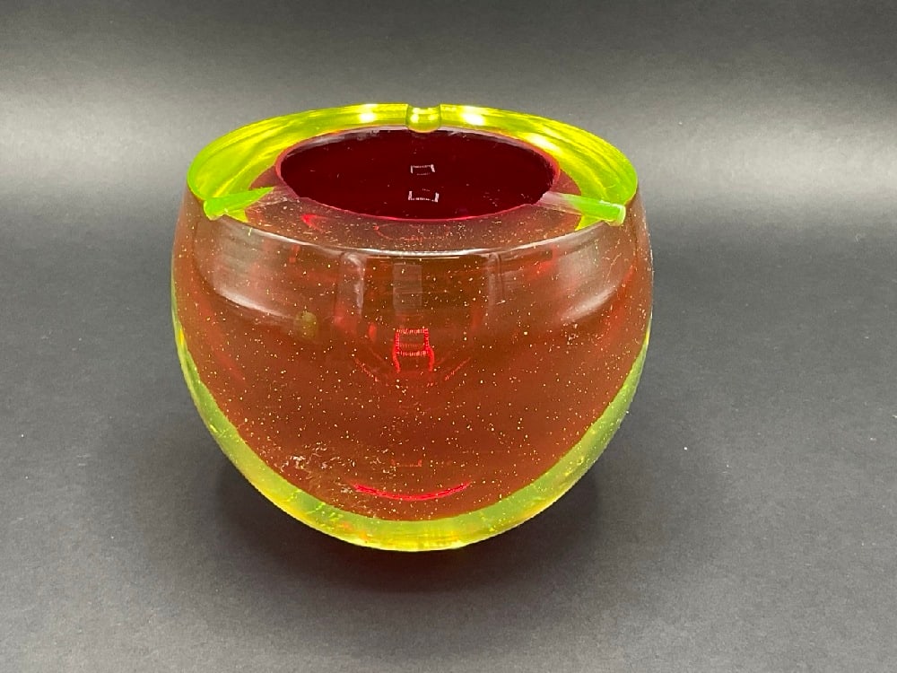 1960's Murano Art Glass Thick Table Top Ashtray: 1960's Murano Art Glass Thick Table Top Ashtray.Dimensions: 4” x 5”