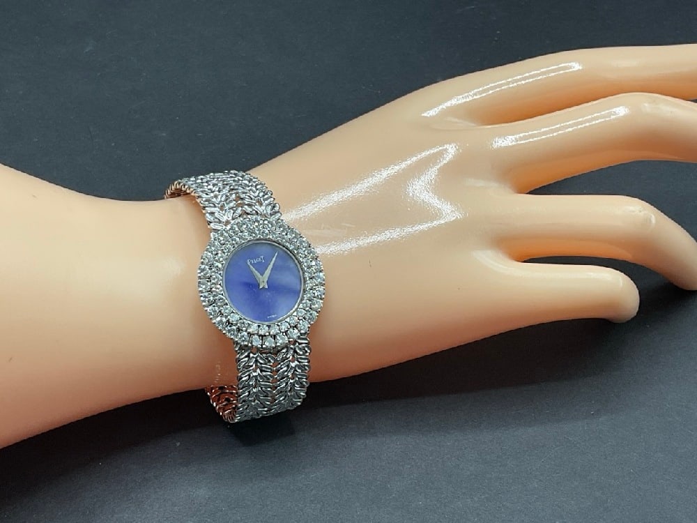 18K White Gold Diamond Piaget Wristwatch: 18K White Gold Diamond Piaget Wristwatch.9197 N21, 18K White GoldSerial #Case #153479/ Movement# 689042Ladies’ vintage Piaget Ref. 9197 N21 wristwatch crafted in 18K white gold, weighing