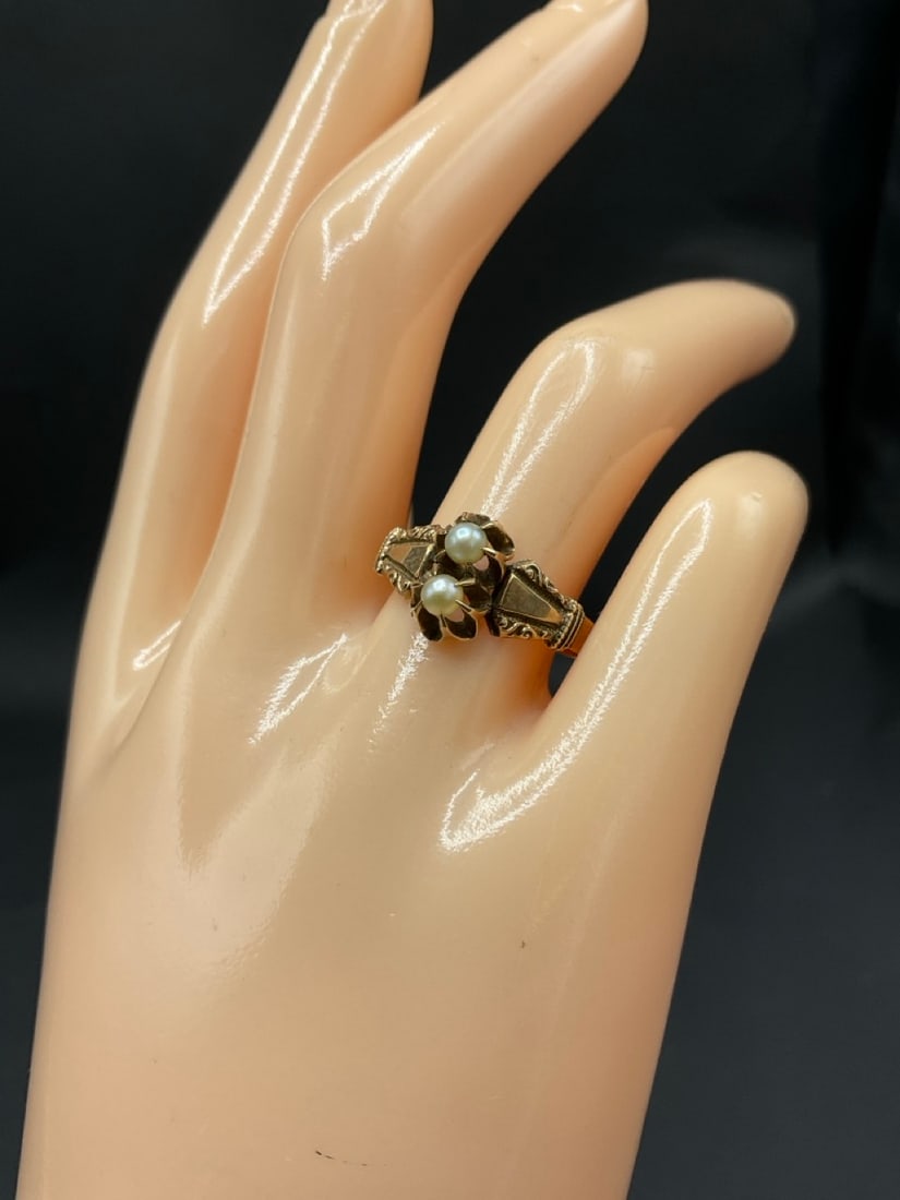 10K Yellow Gold Antique Pearl Ring: 10K Yellow Gold Antique Pearl Ring. Size 8.Total weight: 2.14 grams.