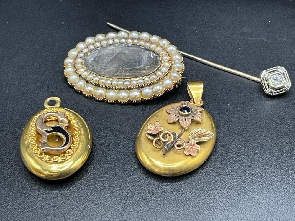 Four (4) Compiled Tested 14K Yellow Gold Pins/Pendants (1 of 5)