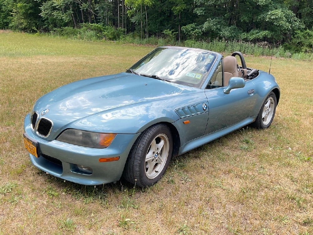 1999 BMW Z3 Convertible Sports Car 5 Speed Manual: 1999 BMW Z3 L V6 2.8 Convertible Sports Car 5 Speed Manual Transmission. Original Mileage: 133,500.00. Passenger Size Window Does Not Completely Roll Up or Down. $600 regulator installed but did not w