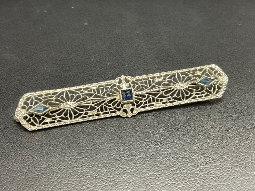10K White Gold Filigree Bar Pin with Sapphire Stones: 10K White Gold Filigree Bar Pin with Sapphire Stones.Total weight: 2 grams.Dimensions" 2” x 3/8”
