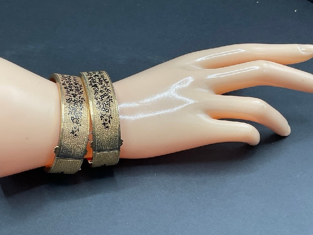A Pair, 10K Yellow Gold Victorian Enameled Hinged Bangle Bracelets (1 of 10)
