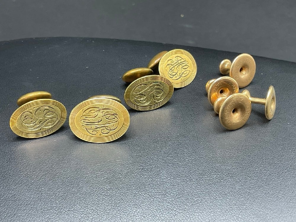 Eight (8) Piece 14K Yellow Gold Cufflinks and Buttons: Eight (8) Piece 14K Yellow Gold Cufflinks and Buttons. Total weight: 18.7 grams.