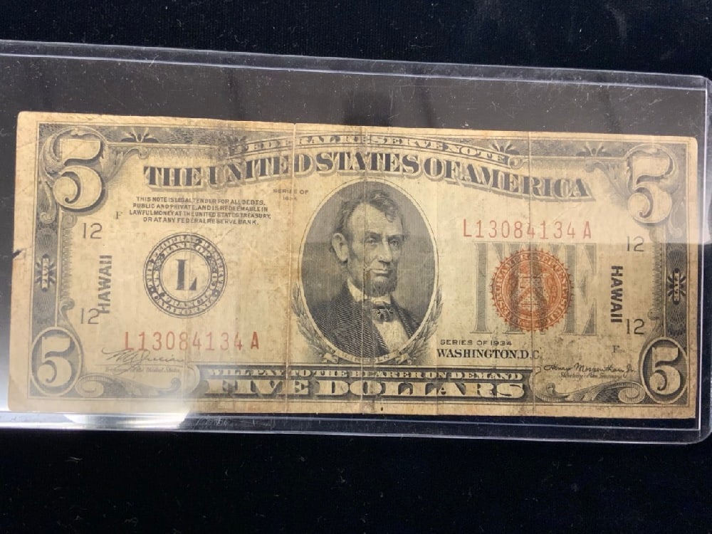 1934 $5 Hawaii Federal Reserve Note: 1934 $5 Hawaii Federal Reserve Note.