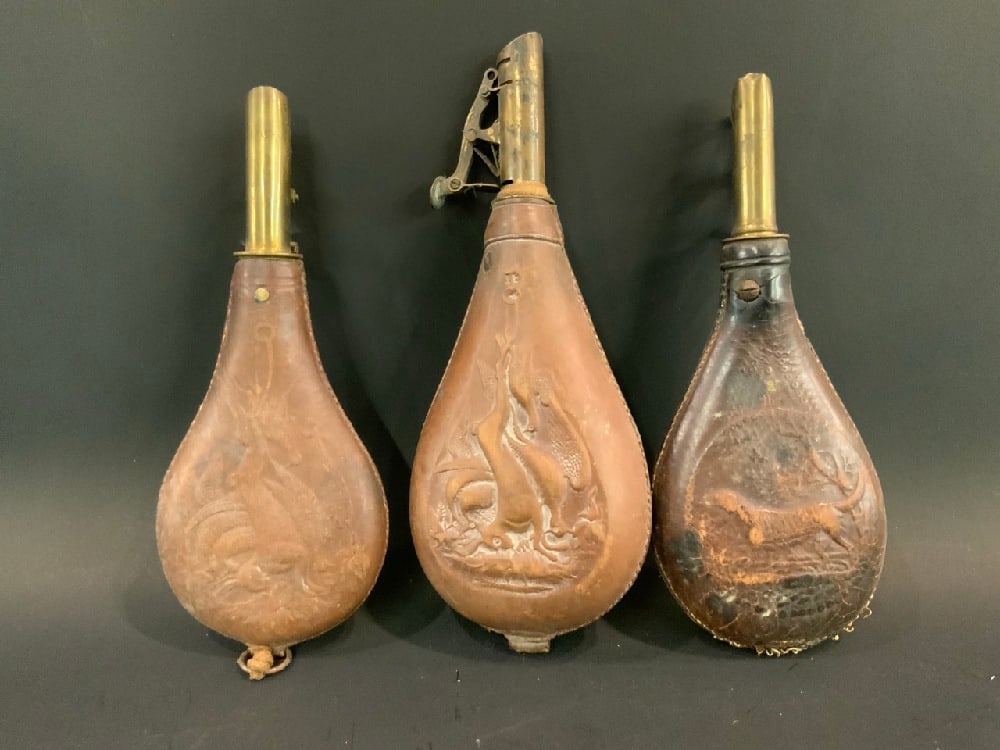 (3) U.S Civil War Era Leather Powder Flask (1 of 4)