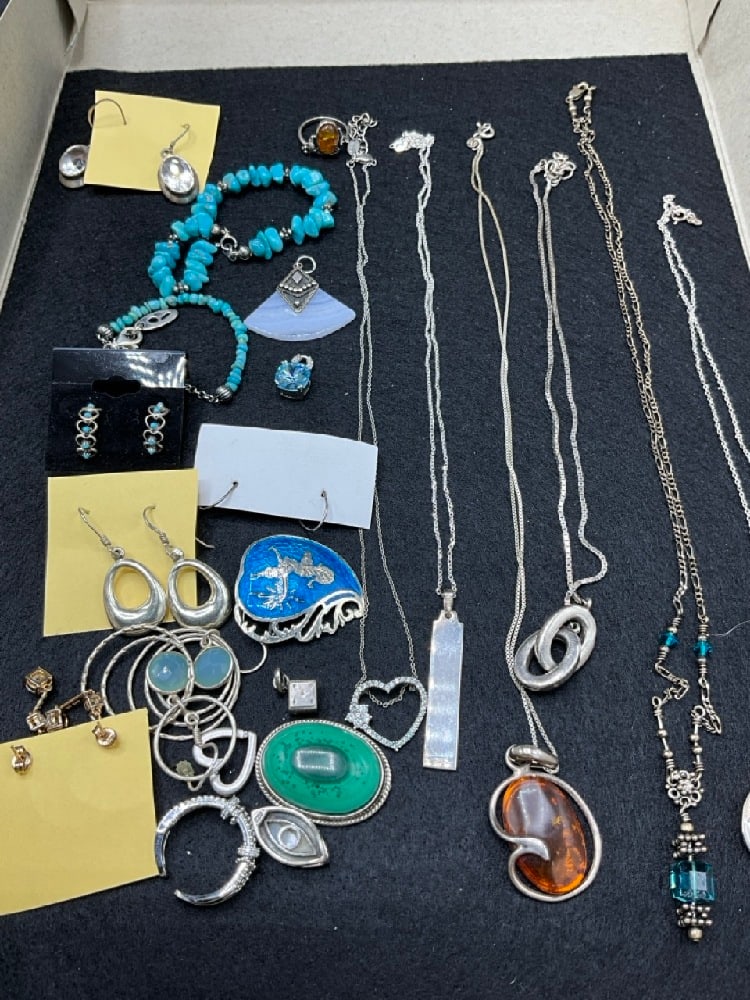 Costume Jewelry Lot with Sterling Silver: Costume Jewelry Lot with Sterling Silver with Siam SterlingTotal Weight: 75 grams