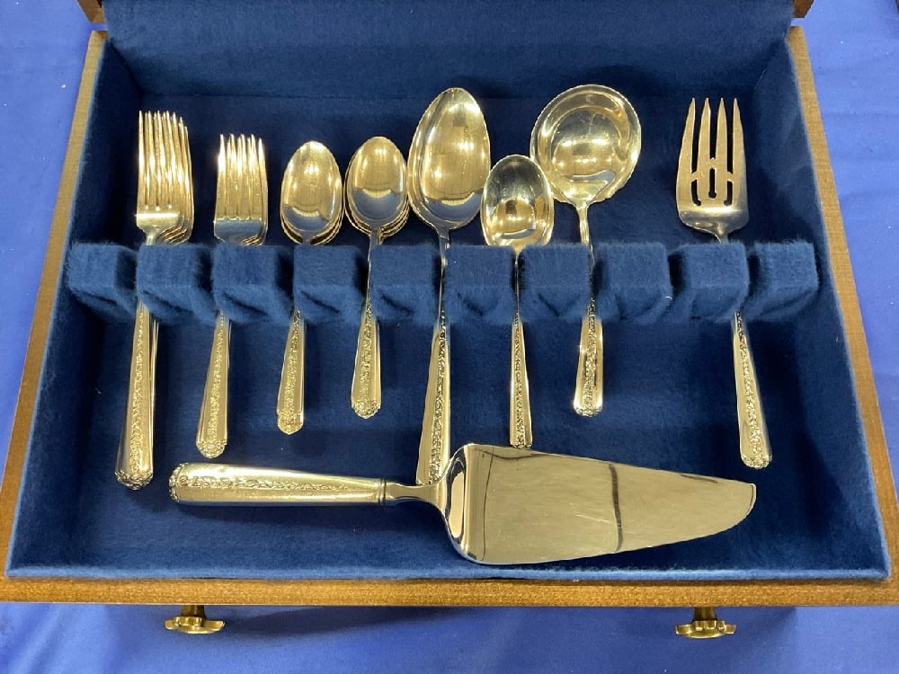 Twenty-One (21) Piece Towle "Rambler Rose" Sterling Silver Flatware Service (1 of 4)