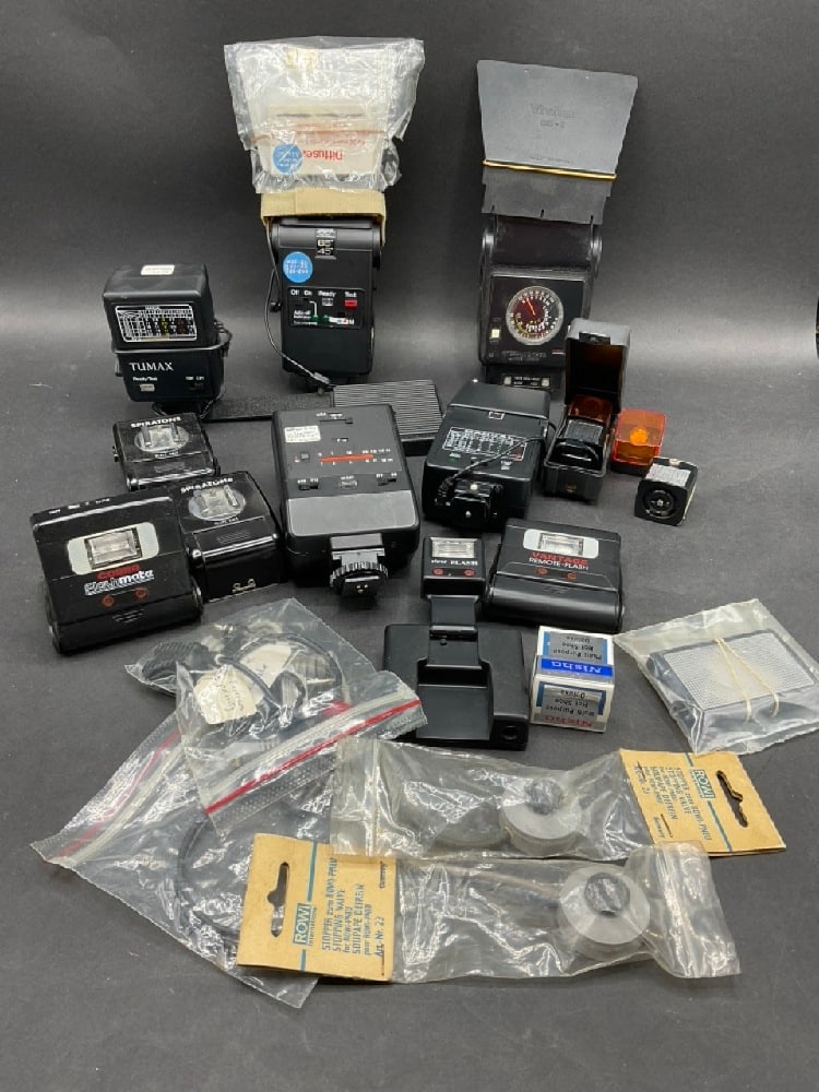 Estate Compiled Mixed Vintage Camera Flash Lot (1 of 4)