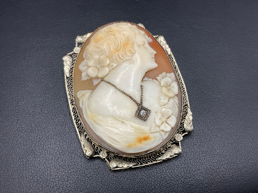 14K White Gold Cameo Brooch/ Pendant: 14K White Gold Cameo Brooch/ Pendant.Dimensions: 2” x 1 3/4” .Total weight: 14.73 grams.