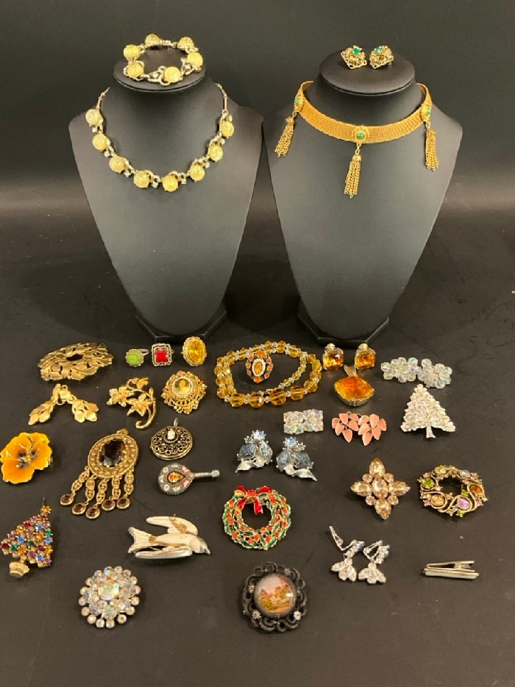 Vintage Costume Jewelry Lot (1 of 18)
