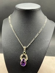 Sterling Silver Figaro Chain with Pendant.Total weight: 14.05 grams.: Sterling Silver Figaro Chain with Pendant.Total weight: 14.05 grams.