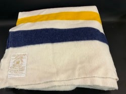Hudson’s Bay Point Wool Blanket 95?? x 100: Hudson’s Bay Point Wool Blanket.Dimensions: 95” x 100”.