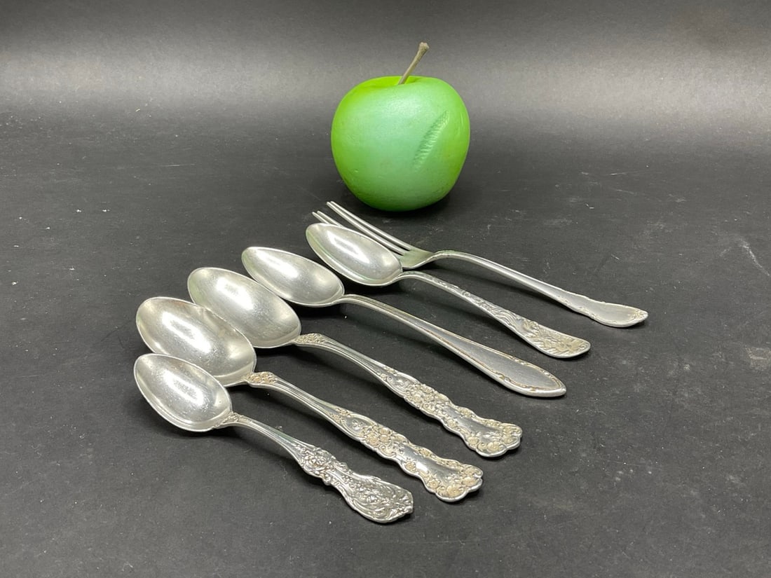 Six (6) Piece Sterling Silver Assorted Flatware: Six (6) Piece Sterling Silver Assorted Flatware. 5 Sterling and one being 800 pure silver.Total weight: 117.7 grams and 36.7 grams.