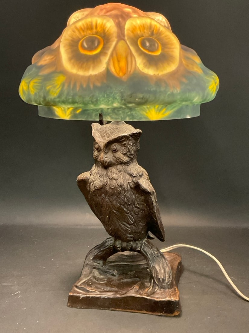 Pairpoint Style Puffy Owl Table Lamp: Pairpoint Style Puffy Owl Table Lamp. A scarce later copy of the original. Working order. Very minor edge chip seen in shade. Please see photograph preview. Dimensions: 23? x 17?