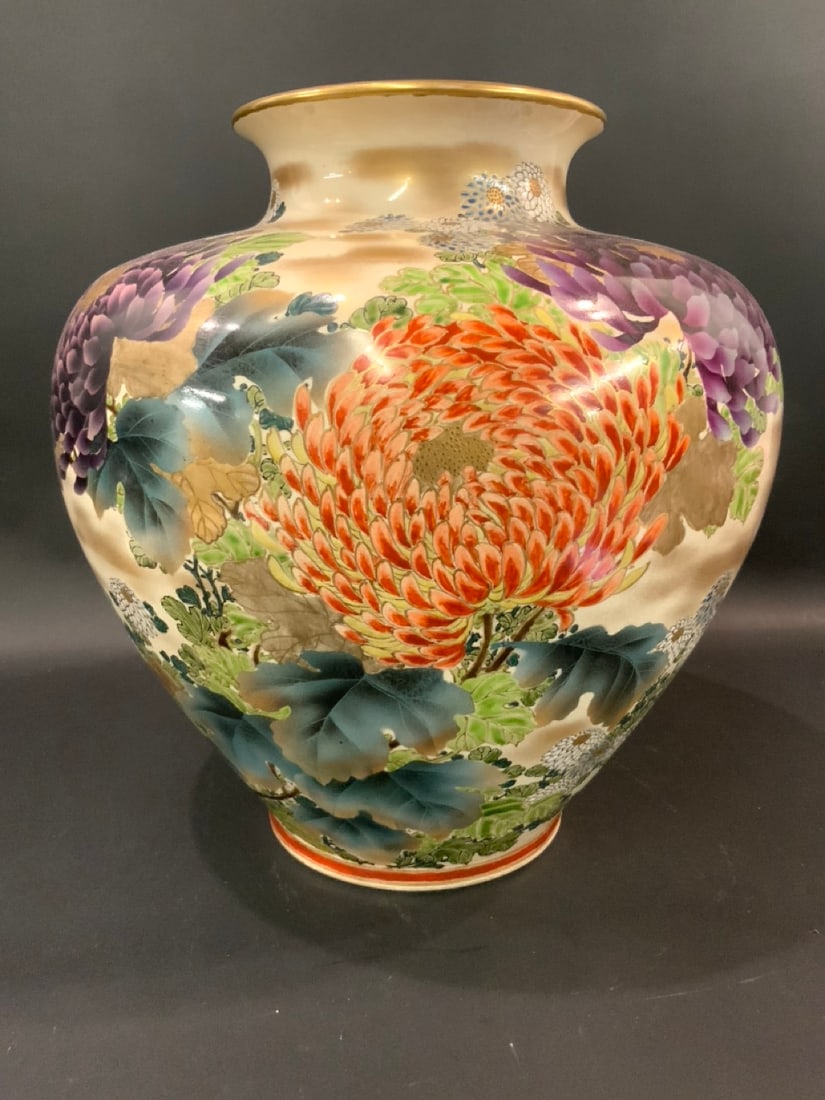 Early 1900's Polychrome and Gold Painted Japanese Satsuma Vase: Early 1900's Polychrome and Gold Painted Japanese Satsuma Vase.Signed for Kyokuzan. Vivid large polychrome painted flowers. Dimensions: 15? x 12 1/2? .Condition: Some gold wear to rim and crazing