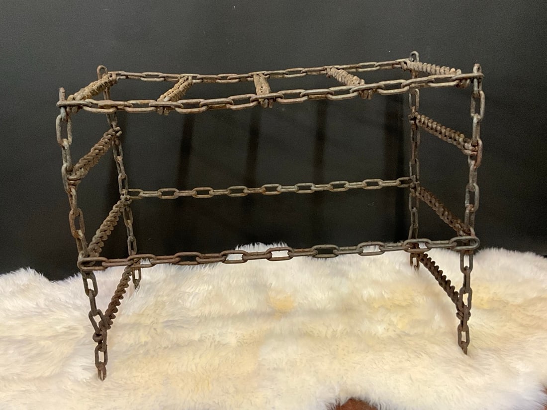 Vintage Nautical Chain Link Table: Vintage Nautical Chain Link Table. Dimensions: 29? L x 23? H x 14? D