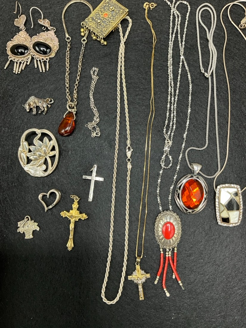 Fifteen (15) Piece Compiled Sterling Silver Jewelry Lot: Fifteen (15) Piece Compiled Sterling Silver Jewelry Lot.Total Weight 114 grams.