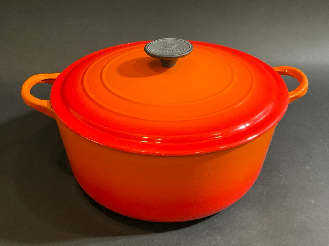 Le Creuset Cast Iron Dutch Oven: Le Creuset Cast Iron Dutch Oven . Dimensions 101/2 ?D x 7?H . Used condition. Please see photograph preview.