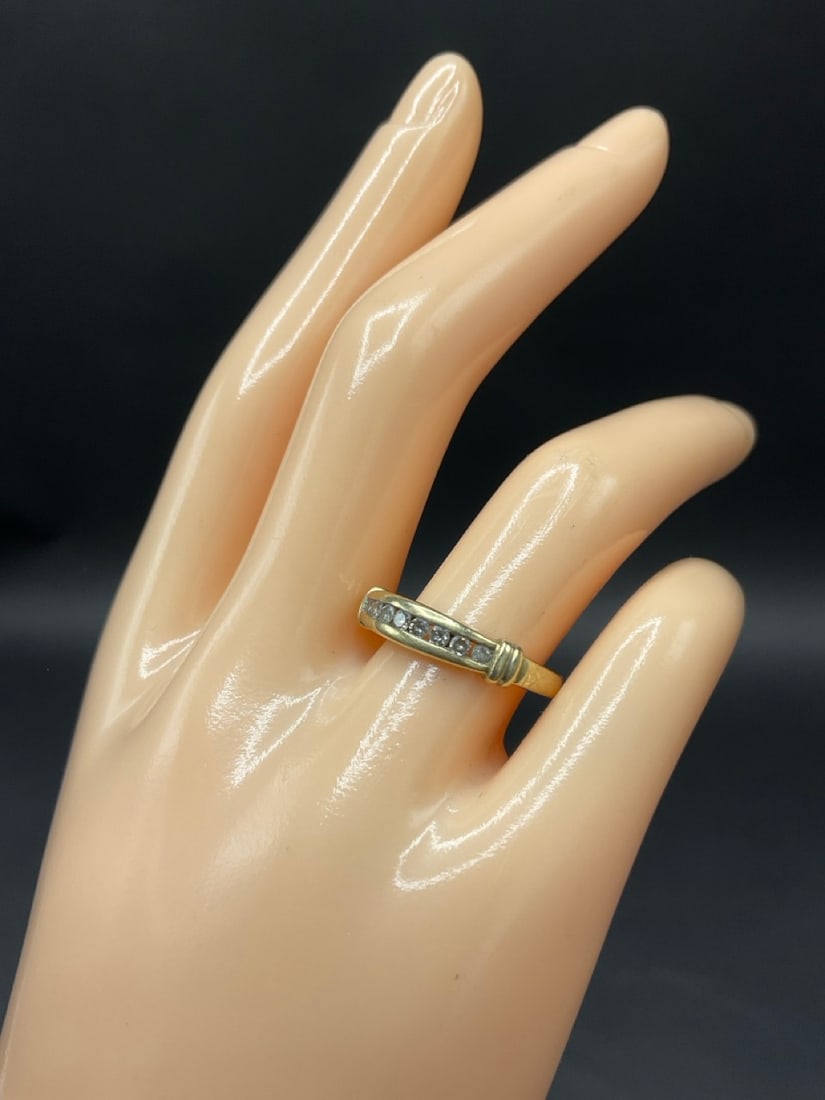 10K Yellow Gold Diamond Wedding Band Ring. Size 7. Total weight: 2.4 grams.: 10K Yellow Gold Diamond Wedding Band Ring. Size 7. Total weight: 2.4 grams.