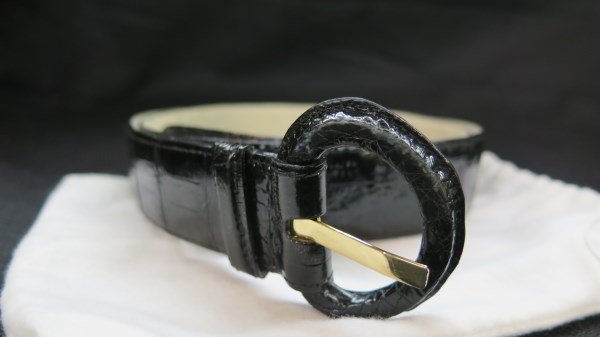 Nancy Gonzalez Ladies Crocodile Belt: A Nancy Gonzalez signed Crocodile belt, Woman's size Large. Made in Columbia. Used/Good condition. Inv.375 .