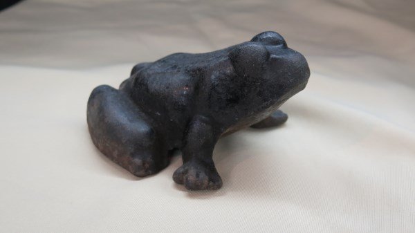 Antique Cast Iron Frog DoorStop: An Early 20th Century Cast Iron Frog Doorstop. Dimensions: 5" X 3" Inv.8