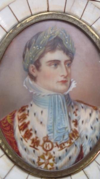 French Oil Miniature, Young Napoleon Bonaparte: A French miniature oil painting of a younger attractive Napoleon Bonaparte. Housed in piano key frame. Signed illegibly. Please see photograph preview. Dimensions: 3.5" X 2.25" Note: Queen's Village E