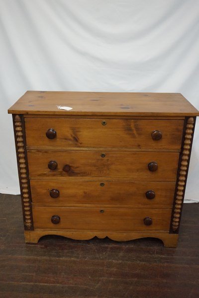 American Pine Chest of Drawers (1 of 3)