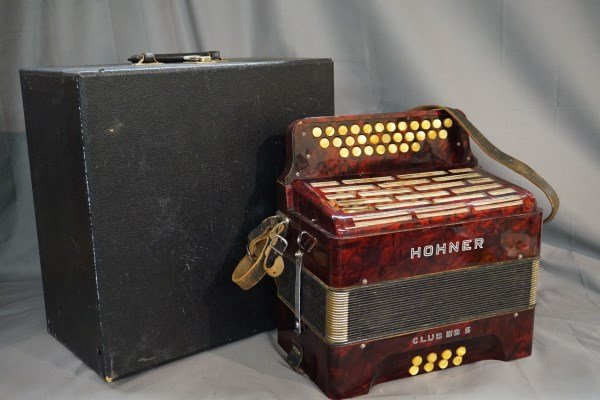 Hohner Club III B S Accordion (1 of 4)