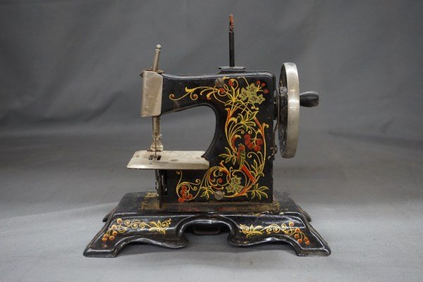 German Child's Sewing Machine (1 of 2)