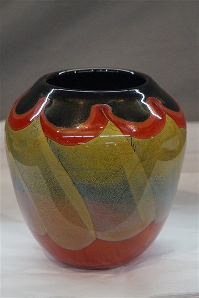 c.1977 Studio Art Glass Vase (1 of 6)
