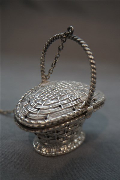 Figural Sterling Silver Tea Basket Strainer (1 of 2)