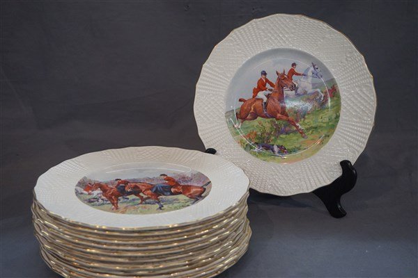 Twelve (12) Fondevillle Ambassador Ware Fox Hunt Plates (1 of 6)