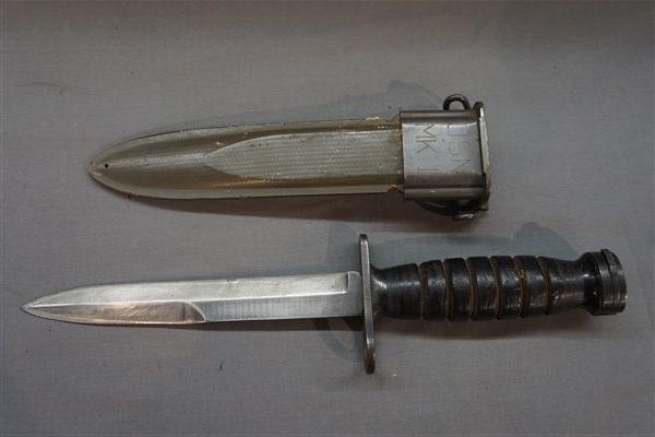 USM MK1 IMPERIAL KNIFE: USM MK1 Imperial knife. Dimensions: 11 1/2" Sheath marked USN MK1
