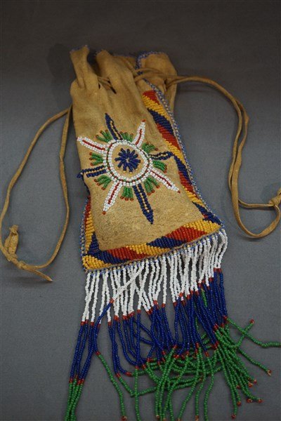 Vintage American Indian Beaded Pouch (1 of 4)