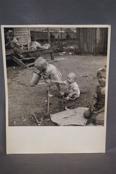 Fons Iannelli (1919-1988) Kentucky Coal Miner Family (1 of 4)
