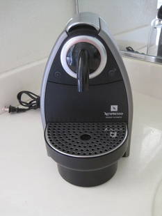 Nespresso Machine: Nespresso Machine C100 Made in Switzerland