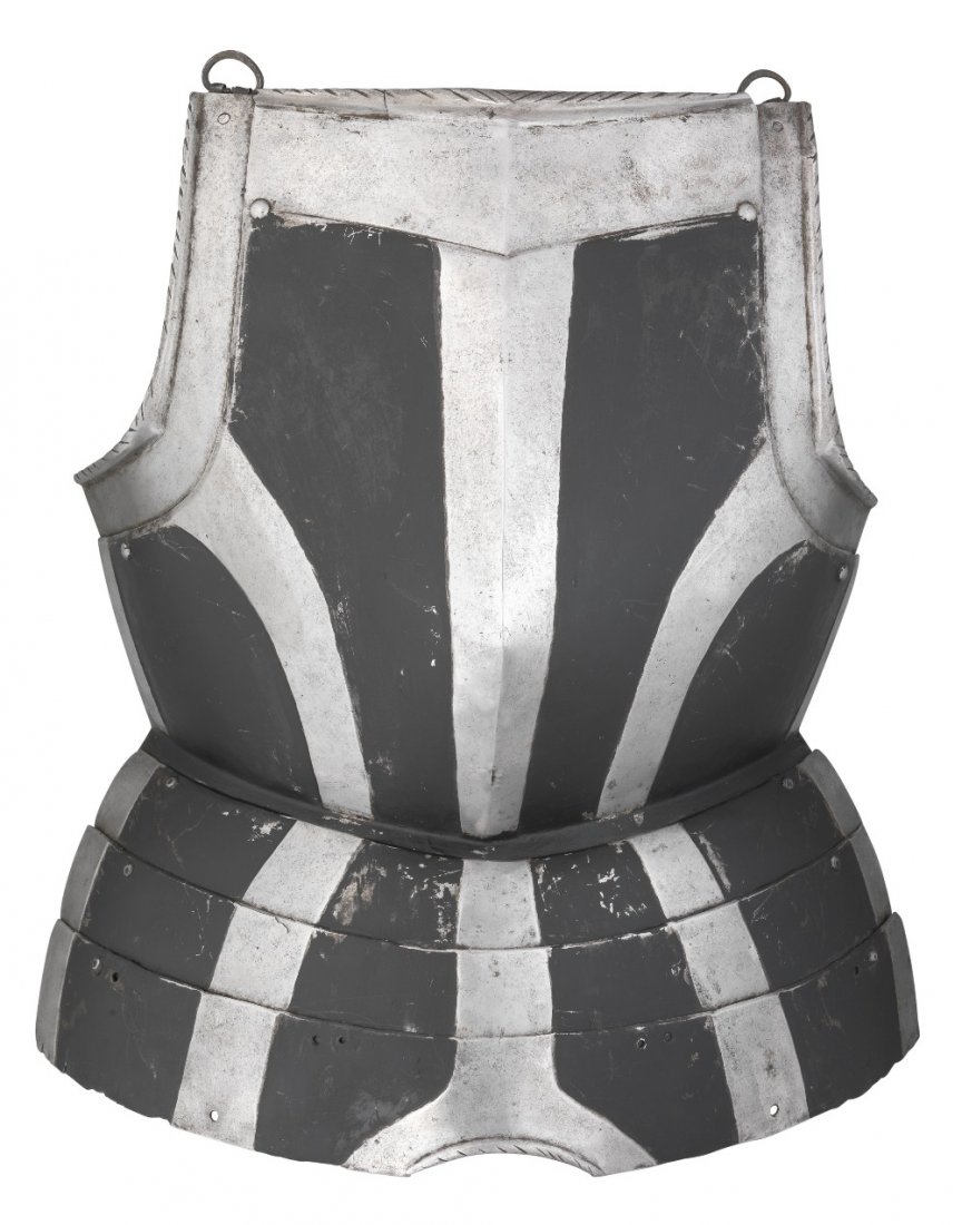 A SOUTH GERMAN 'BLACK AND WHITE' BREASTPLATE, CIRCA: A SOUTH GERMAN 'BLACK AND WHITE' BREASTPLATE, CIRCA 1570 with a medially-ridged main plate projecting forward over the belly, formed at its upper edge with a broad slightly concave neck-opening, fitte