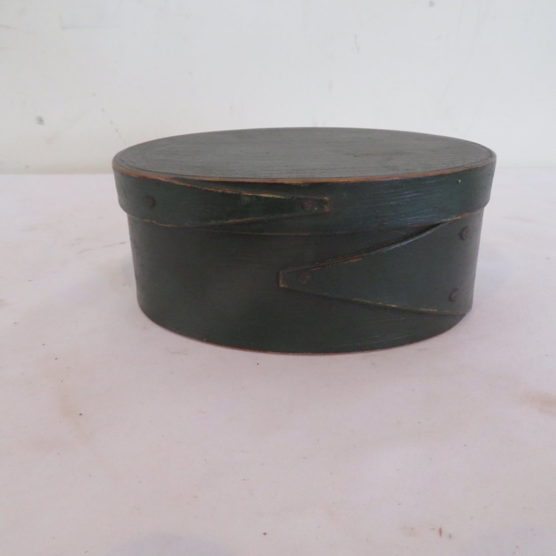 Shaker oval pantry box with harvard lap: Shaker oval pantry box with harvard lap in old green paint, 2.75" x 6" x 4.5"