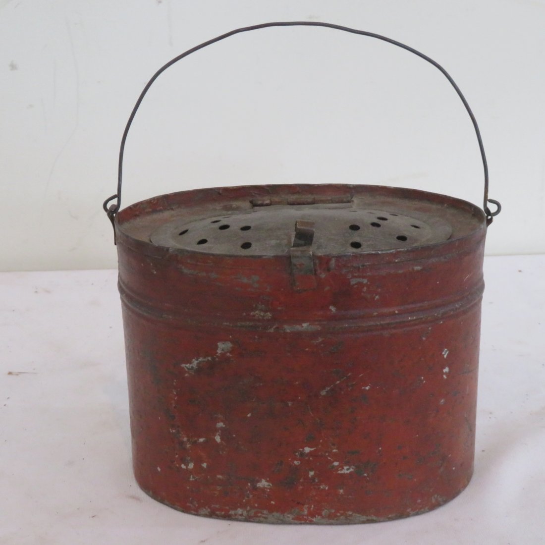 Red minnow bucket unusual size, red paint: Red minnow bucket unusual size, wire bale, old red paint, 4.5" x 6.5" x 4.25"