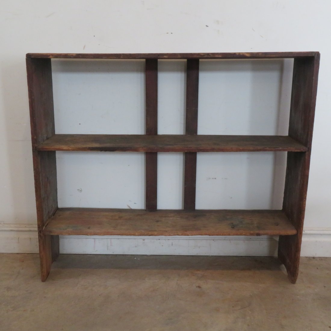 Early painted bucket bench: Early painted bucket bench, dovetailed joints on one end, square nails on other end, 45.5" x 52" x 12.5"
