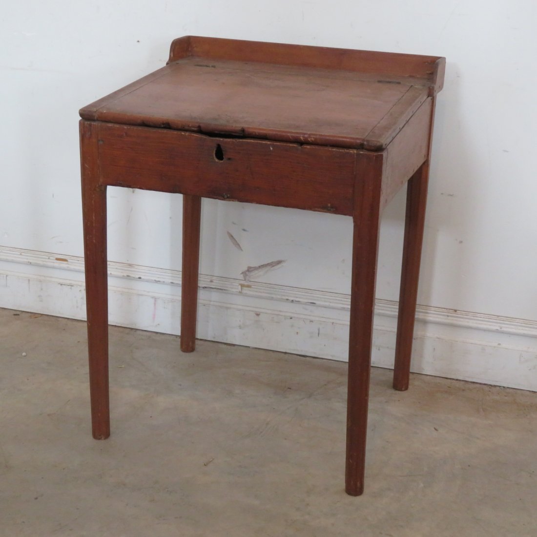 Schoolmaster desk: Pine schoolmaster desk, bread board end lift lid, pencil type 6 sided legs, square nail construction, natural finish, 32" x 25" x 24"
